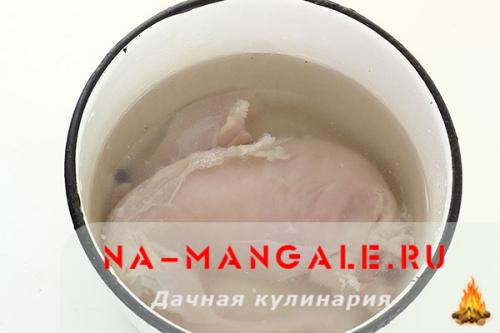 Салат с курицей и кукурузой и ананасами. Рецепт только с ананасами, курицей и кукурузой
