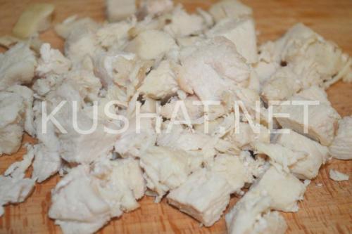 Салат с курицей и кукурузой и солеными огурцами. Салат с курицей, кукурузой, сыром – рецепт