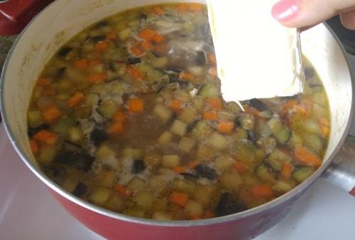 Суп с баклажанами и сметаной. Сливочный суп с баклажанами