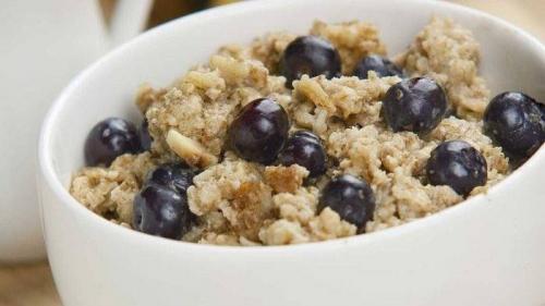 Каша с медом польза. Полезна ли овсяная каша на воде по утрам?