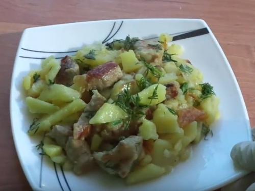 Шашлык на сковороде с картошкой. Рецепт жареной свинины с луком и картошкой