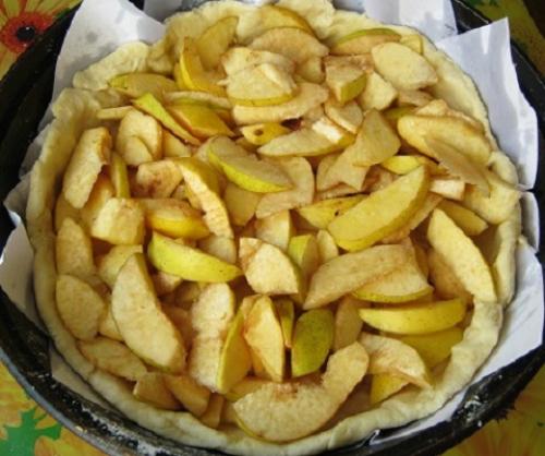 Заливной пирог с айвой. Пирог с айвой — простой и вкусный рецепт