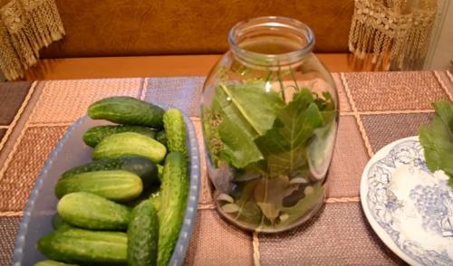 Солёные огурцы на зиму без стерилизации лучший рецепт. Хрустящие соленые огурцы холодным способом. Рецепт на 3 литровую банку