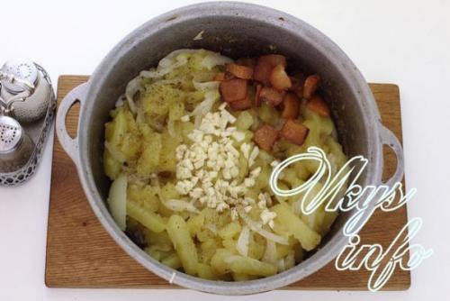 Как вкусно пожарить картошку в казане. Жареная картошка со шкварками 05