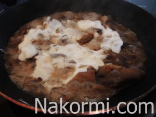 Пельмени запеченые в горшочках с грибами в духовке. Ингредиенты