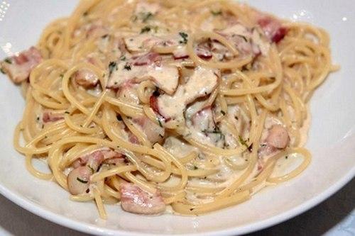 Рецепты блюд с беконом и грибами. Паста карбонара с грибами, беконом и сливками – пошаговый рецепт с фото приготовления в домашних условиях