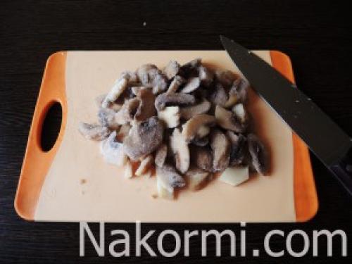 Пельмени запеченые в горшочках с грибами в духовке. Ингредиенты