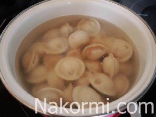 Пельмени запеченые в горшочках с грибами в духовке. Ингредиенты