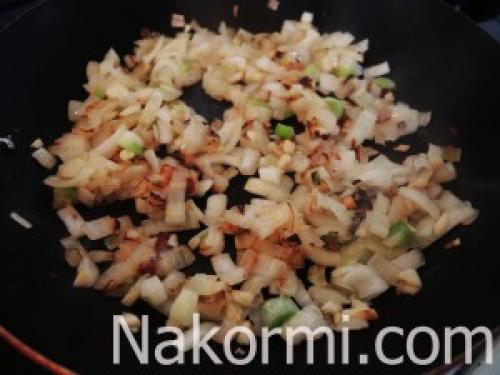 Пельмени запеченые в горшочках с грибами в духовке. Ингредиенты