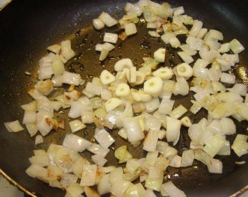 Гуляш из кролика на сковороде.