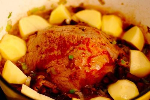 Жаркое из телятины с грибами. Жаркое из телятины с лесными грибами