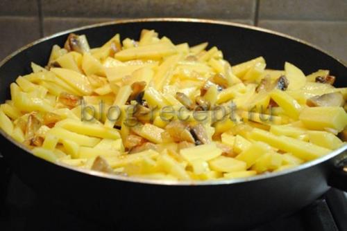 Жареная картошка с грибами. Ингредиенты: