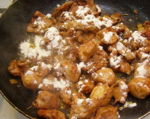 Гуляш из кролика на сковороде.