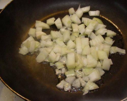 Гуляш из кролика на сковороде.