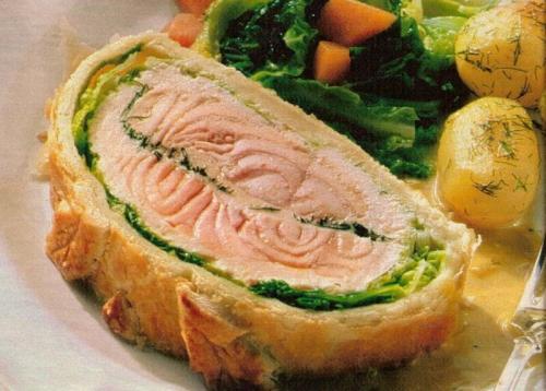 Лосось в слоеном тесте. Рецепт пирога из лосося в духовке