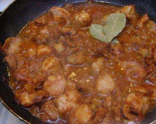 Гуляш из кролика на сковороде.