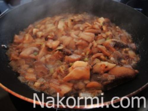 Пельмени запеченые в горшочках с грибами в духовке. Ингредиенты