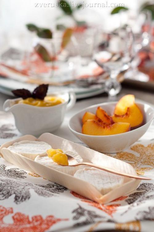 Острый персиковый соус.