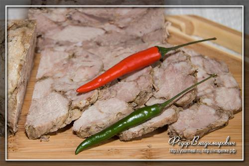 Мясо прессованное в ветчиннице.
