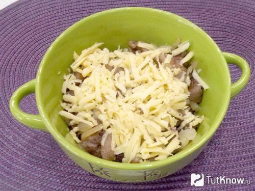 Пельмени с грибами и с сыром. Пельмени, запеченные с грибами под сметаной 27 Пельмени с грибами и с сыром. Пельмени, запеченные с грибами под сметаной 27