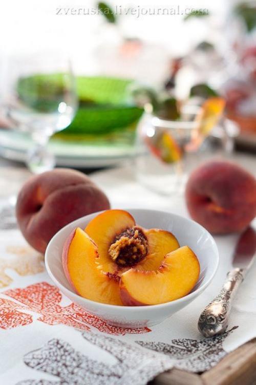 Острый персиковый соус.