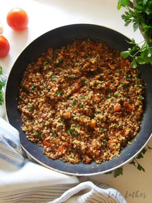 Булгур с чечевицей и овощами рецепт. Чечевица с булгуром, помидорами и чесноком