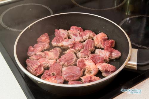 Говядина с вялеными помидорами. Говядина тушёная с помидорами