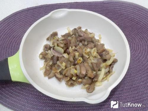 Пельмени с грибами и с сыром. Пельмени, запеченные с грибами под сметаной 23 Пельмени с грибами и с сыром. Пельмени, запеченные с грибами под сметаной 23