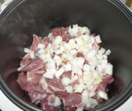 Свинина с вялеными помидорами в мультиварке. Свинина, тушеная с помидорами в мультиварке