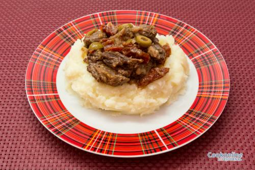 Говядина с вялеными помидорами. Говядина тушёная с помидорами