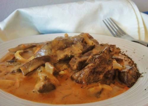 Говяжья печень с помидорами. рецепт 885. Говяжья печень с помидорами, луком и сливками. 08