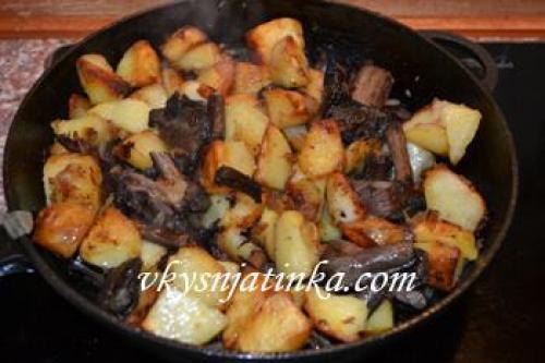 Картошка с грибами жареная с беконом. Картофель с грибами и беконом 12 Картошка с грибами жареная с беконом. Картофель с грибами и беконом 12