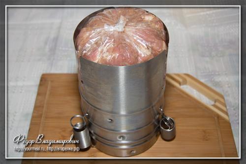 Мясо прессованное в ветчиннице.