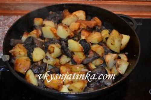Картошка с грибами жареная с беконом. Картофель с грибами и беконом 13 Картошка с грибами жареная с беконом. Картофель с грибами и беконом 13