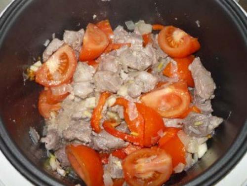 Свинина с вялеными помидорами в мультиварке. Свинина, тушеная с помидорами в мультиварке