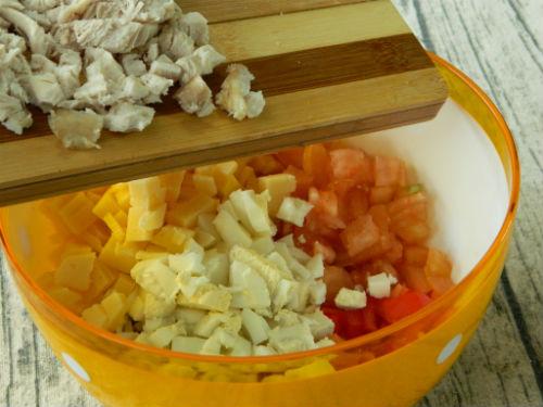 Салат с перцем болгарским курицей и сыром. Как приготовить салат с болгарским перцем и курицей пошаговый рецепт с фото