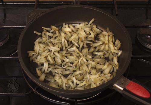 Как варить рассольник. Как приготовить рассольник с перловкой и солеными огурцами — классический рецепт рассольника из говядины с пошаговыми фото