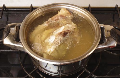 Как варить рассольник. Как приготовить рассольник с перловкой и солеными огурцами — классический рецепт рассольника из говядины с пошаговыми фото