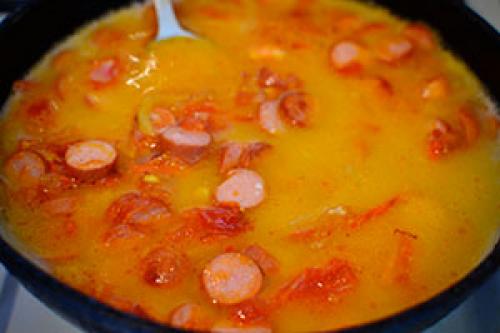 Рис с сосисками и томатной пастой. Универсальная подлива из сосисок на скорую руку