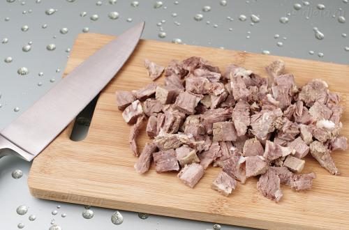 Как варить рассольник. Как приготовить рассольник с перловкой и солеными огурцами — классический рецепт рассольника из говядины с пошаговыми фото