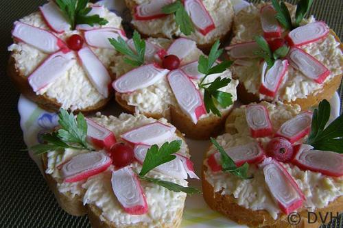 Цветы из крабовых палочек. Бутерброды «Крабовые цветы»