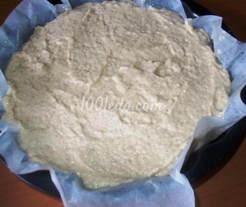 Шарлотка с замороженными яблоками и корицей