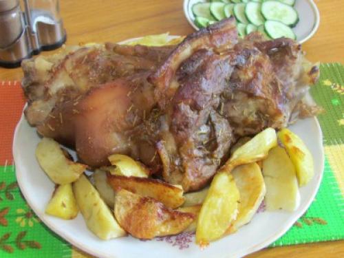 Вареная рулька запеченная в духовке с картошкой. Рулька, запеченная в духовке с картофелем