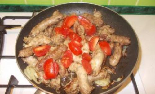 Куриные шейки рецепт на сковороде. Тушеные куриные шеи к макаронам – рецепт