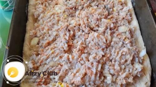 Пирог с сырой рыбой и рисом. Пошаговое приготовление