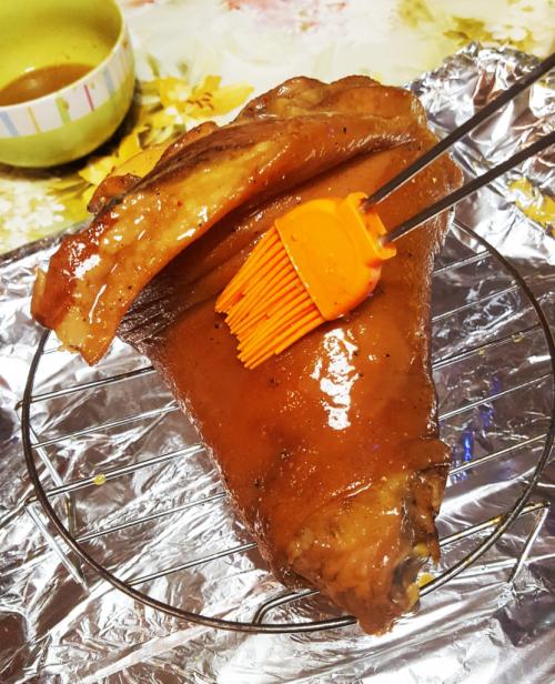 Рулька вареная в пиве и запеченная в духовке. Рулька, пиво и духовка. Готовим вепрево колено