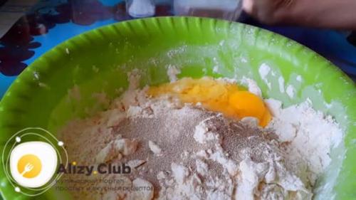 Пирог с сырой рыбой и рисом. Пошаговое приготовление