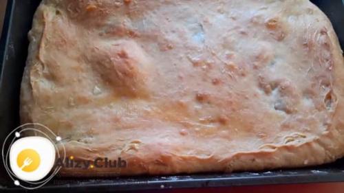 Пирог с сырой рыбой и рисом. Пошаговое приготовление