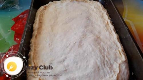 Пирог с сырой рыбой и рисом. Пошаговое приготовление