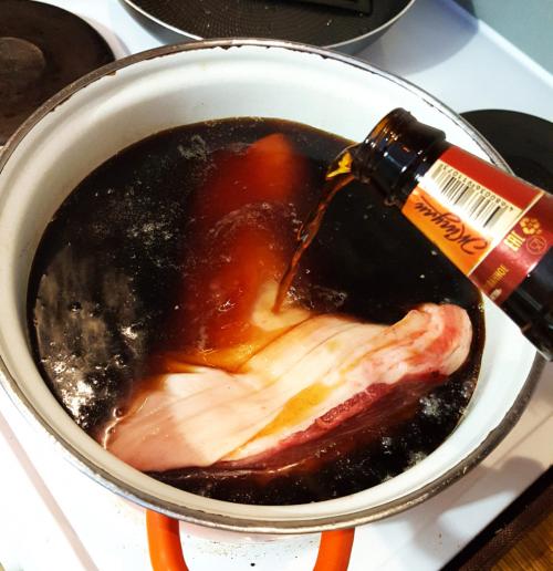 Рулька вареная в пиве и запеченная в духовке. Рулька, пиво и духовка. Готовим вепрево колено